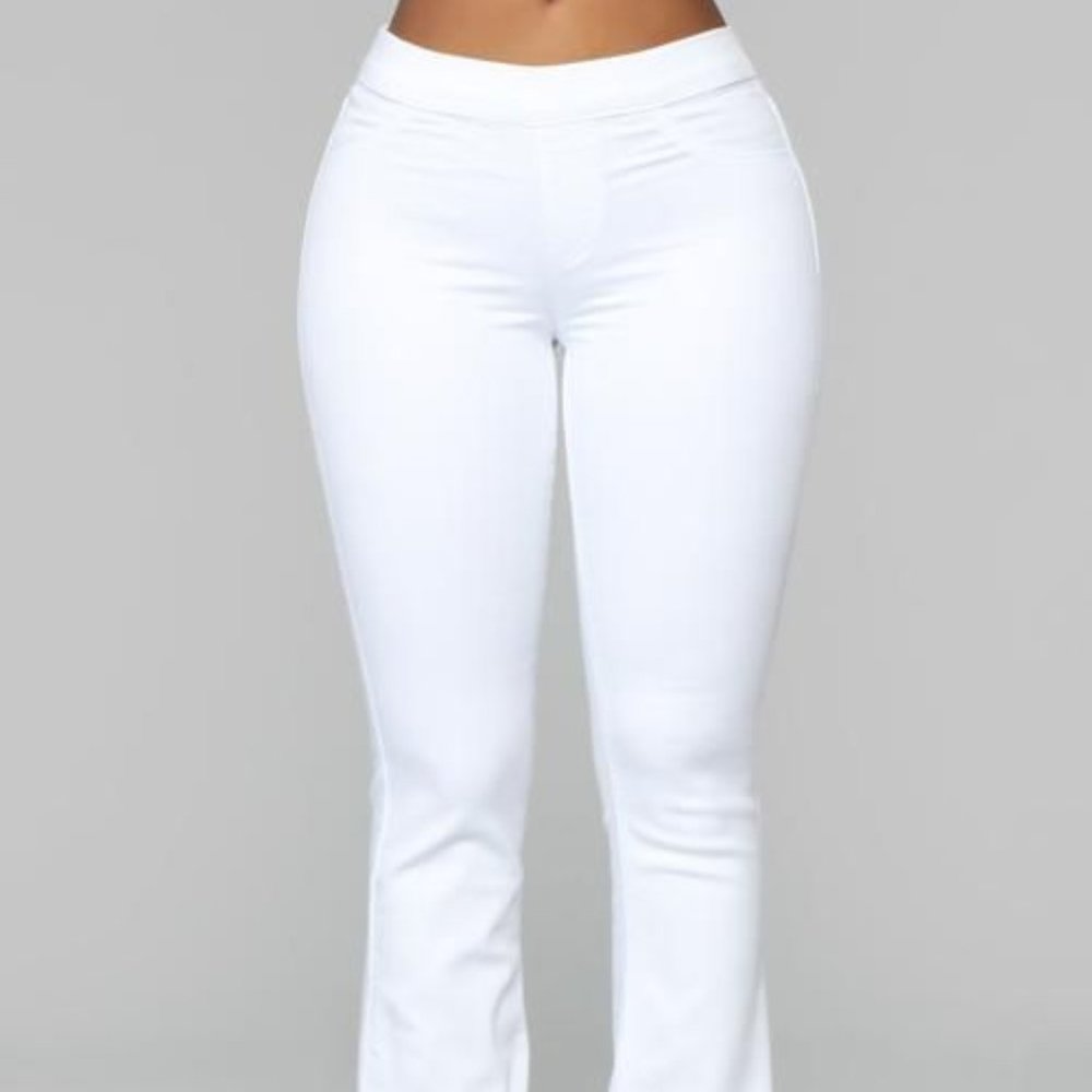 Fashion Nova White Flare Jeans Size 3 - Picture 2 of 4